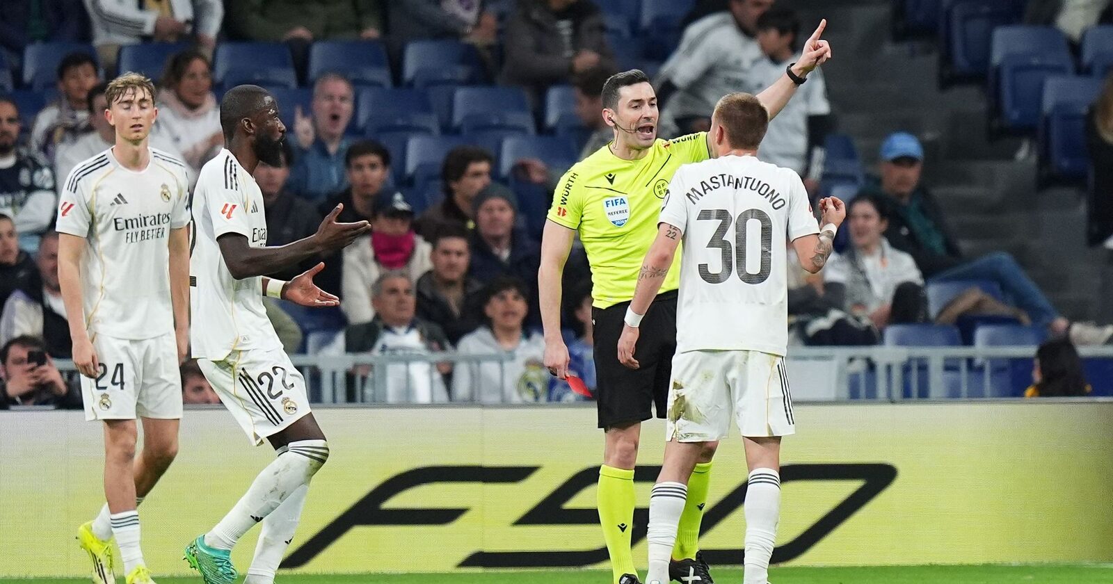 Dezastru la Madrid: Real pierde cu Getafe și se complică lupta pentru titlu Madridul a fost scena unei surprize uriașe, aseară