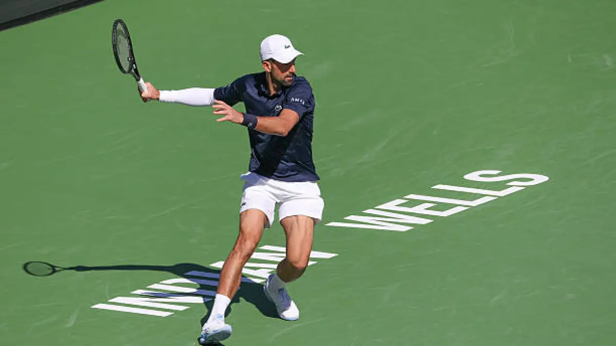 Djokovic se califică la Indian Wells după un meci dramatic, Alcaraz intră în scenă Seria de meciuri de sâmbătă seara de la BNP Paribas Open a adus surprize și dueluri intense, cu Novak Djokovic reușind să se califice, în timp ce Carlos Alcaraz intră în competiție