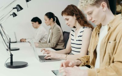 Întârzierile la muncă, taxate la salariu: Decizie ȘOC a Tribunalului Suprem din Spania