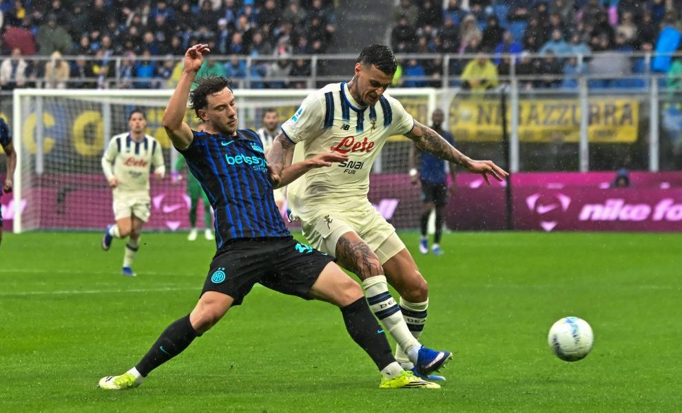 Carlos Augusto, fundașul lui Inter, curtat de Juventus, AS Roma și Atletico Madrid Fundașul stânga brazilian Carlos Augusto, jucător important în angrenajul lui Cristi Chivu la Inter Milano, este în centrul atenției pe piața transferurilor
