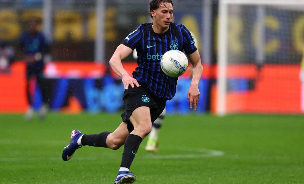 Inter – victorie la Florența, cu Chivu suspendat pe margine Inter Milano a învins Fiorentina cu scorul de 1-0, într-un meci din cadrul campionatului italian de fotbal