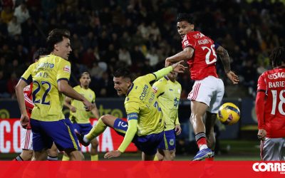 Benfica, cu schimbări în echipă, se înfruntă cu Arouca Meciul din etapa a 26-a din Liga Portugal Betclic dintre Benfica și Arouca a început cu emoții pentru fanii fotbalului