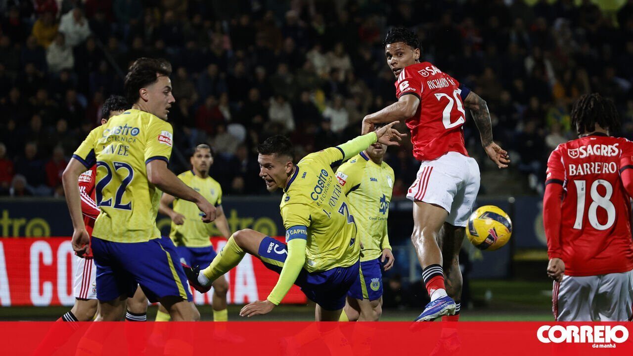 Benfica, cu schimbări în echipă, se înfruntă cu Arouca Meciul din etapa a 26-a din Liga Portugal Betclic dintre Benfica și Arouca a început cu emoții pentru fanii fotbalului