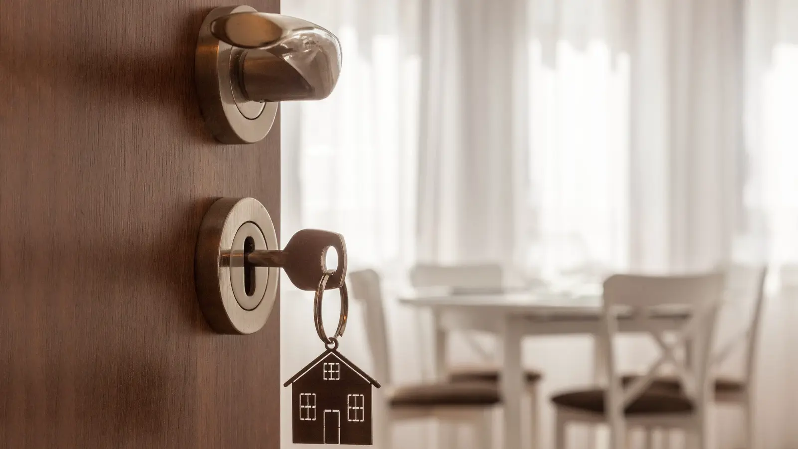 Vicii ascunse în apartamente: Ce trebuie să știe cumpărătorii după predare După ce cumpără un apartament și semnează contractul de vânzare-cumpărare, mulți proprietari cred că responsabilitatea dezvoltatorului s-a încheiat