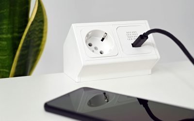 Pericol ascuns în stațiile de încărcare publică: cum îți pot fura datele de pe telefon Încărcarea telefonului mobil a devenit o rutina zilnică, dependentă fiind de acest dispozitiv pentru numeroase activități