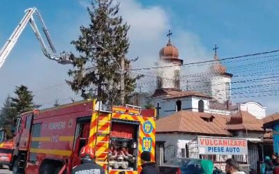 Incendiu la o biserică din Puchenii Mari, Prahova, pe DN1 (video)