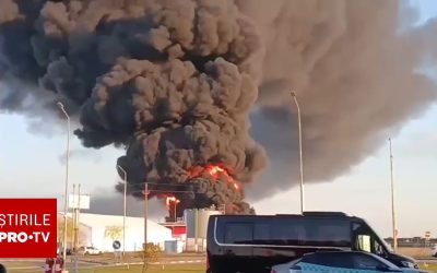 Incendiu puternic în zona industrială din Aradul Nou: Pompierii luptă cu flăcările Un incendiu de amploare a izbucnit în zona industrială a cartierului Aradul Nou, luni dimineață, înainte de ora 8:00