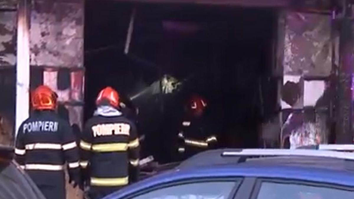 Incendiu puternic într-un bloc din București: zeci de locatari evacuați de urgență Un incendiu a izbucnit sâmbătă într-un bloc de locuințe din Capitală, situat pe șoseaua Pantelimon, determinând evacuarea de urgență a zeci de persoane