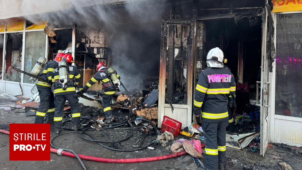 Un incendiu puternic a izbucnit într-un magazin mixt din București, forțele de intervenție reușind să localizeze flăcările Un incendiu a izbucnit într-un magazin mixt situat la parterul unui bloc din București, mobilizând rapid un număr considerabil de echipaje de intervenție