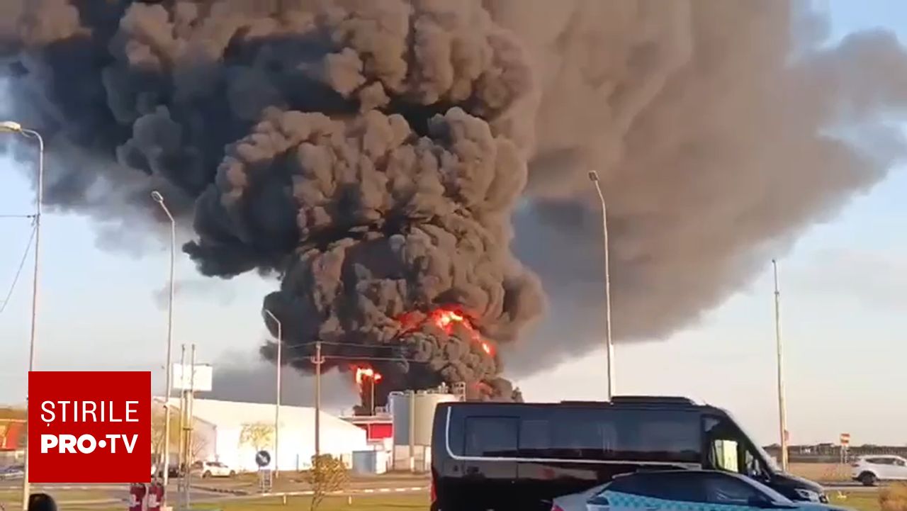 Incendiu puternic în zona industrială din Aradul Nou: Pompierii luptă cu flăcările Un incendiu de amploare a izbucnit în zona industrială a cartierului Aradul Nou, luni dimineață, înainte de ora 8:00