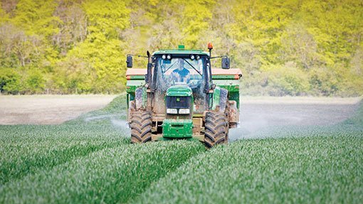 Criza îngrășămintelor lovește agricultura globală: Rusia, în centrul problemelor Războiul și tensiunile geopolitice au creat o criză majoră în sectorul îngrășămintelor, cu efecte directe asupra agriculturii globale