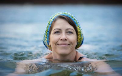 Apa rece: De la trend pe rețelele sociale la beneficii reale pentru organism Imersiunea în apă rece a cucerit lumea, de la sportivi de performanță la persoane interesate de metode naturale pentru creșterea energiei și a rezistenței