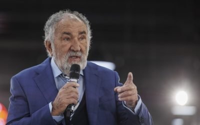 Databricks propulsează averile românilor Stoica și Zaharia la 5 miliarde de dolari Ion Stoica și Matei Zaharia, co-fondatorii companiei americane de software Databricks, și-au consolidat poziția de cei mai bogați români, cu averi nete estimate la 5 miliarde de dolari fiecare