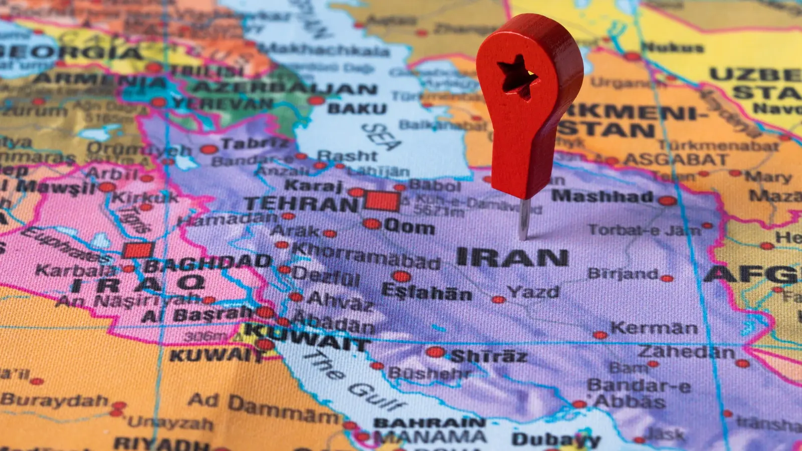 Mojtaba Khamenei, fiul liderului suprem, desemnat succesor în Iran Adunarea Experților din Iran a decis desemnarea lui Mojtaba Khamenei, fiul actualului lider suprem, Ali Khamenei, ca potențial succesor la conducerea țării