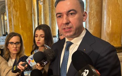 Guvernul ia în calcul reducerea accizei la carburanți, pe fondul scumpirilor Guvernul analizează mai multe scenarii pentru a contracara efectele creșterii prețurilor la carburanți, inclusiv posibilitatea reducerii accizei la benzină și motorină, deși o astfel de măsură a fost anterior respinsă