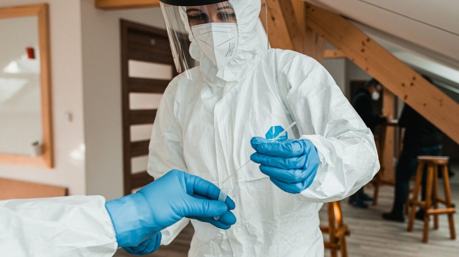 Asistenta medicală din Oradea, implicată într-o schemă de corupție privind angajările în spitale Procurorii Parchetului de pe lângă Tribunalul Bihor au încheiat șase acorduri de recunoaștere a vinovăției într-un dosar de corupție