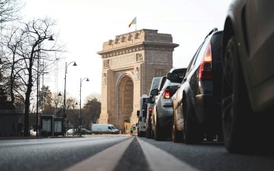 Orașele României în oglinda mobilității: Clujul, model de succes, Bucureștiul, cu bune și rele Imaginea metropolelor pustiite în timpul pandemiei, cu bulevarde anacronice scăldate în tăcere, rămâne una dintre cele mai puternice mărturii vizuale ale vremurilor recente