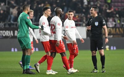 Istvan Kovacs, în pericolul de a rata finalul de sezon după o greșeală majoră în derby-ul Rapid – Dinamo Arbitrul român de clasă internațională Istvan Kovacs riscă o suspendare severă din partea Comisiei Centrale a Arbitrilor (CCA), după o eroare majoră comisă în timpul derby-ului Rapid – Dinamo, disputat în prima etapă a play-off-ului Ligii 1