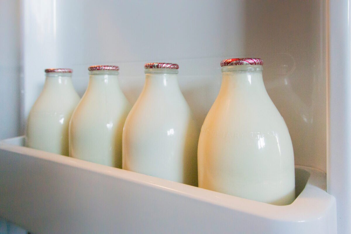 Congelarea laptelui: un truc util pentru a evita risipa alimentară Dacă ai cumpărat mai mult lapte decât poți consuma înainte de expirarea termenului de valabilitate, congelarea poate fi o soluție simplă și eficientă pentru a-i prelungi durata de viață