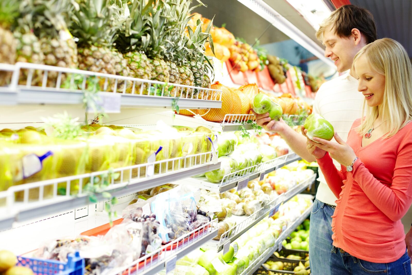Guvernul prelungește plafonarea adaosului comercial la alimente până în 2026 Măsura de plafonare a adaosului comercial pentru o serie de alimente de bază va fi prelungită până la 30 iunie 2026, conform unui proiect de ordonanță de urgență inițiat de Ministerul Agriculturii