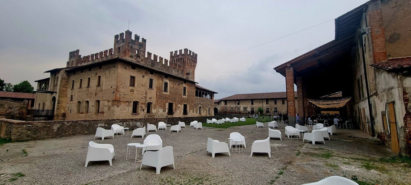 Bergamo, o destinație italiană cu rezonanțe transilvănene Bergamo, un oraș situat în inima Italiei, reprezintă o destinație ideală pentru o escapadă de weekend