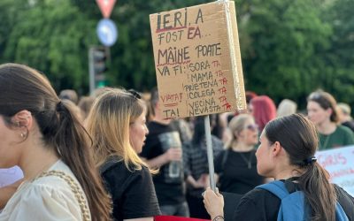 Femicidul, definit în lege: Parlamentul introduce o definiție și pedepsește la fel ca omorul calificat Un proiect de lege care introduce termenul de femicid în legislația românească și care prevede pedepse aspre pentru această crimă a fost adoptat de Camera Deputaților