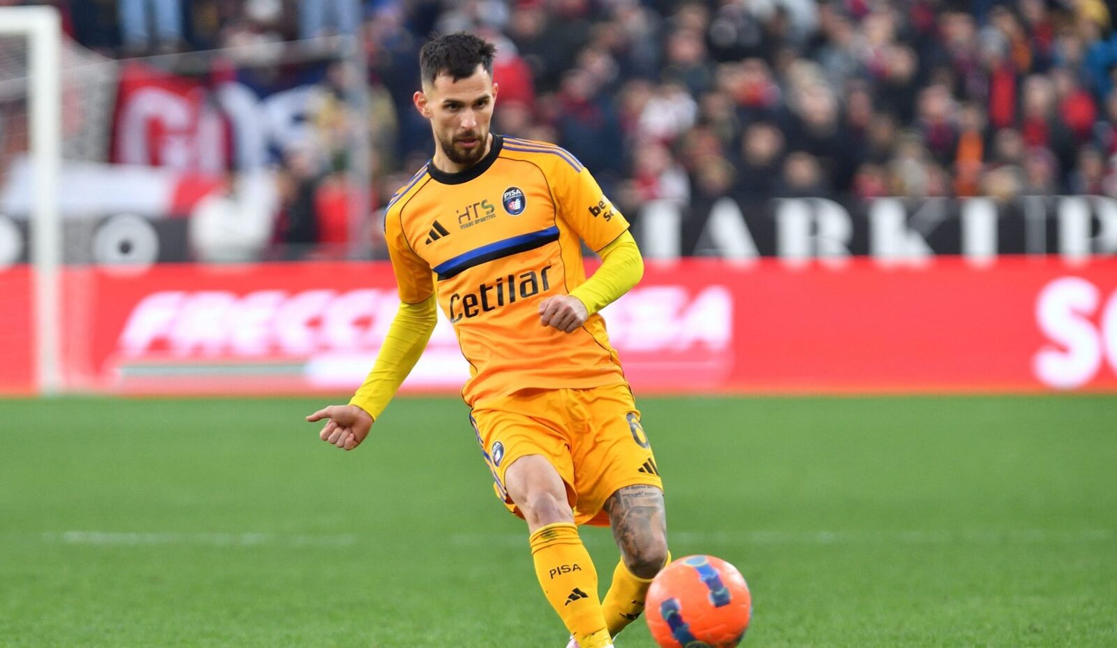 Pisa se prăbușește în Serie B: Juventus o învinge cu 4-0 Echipa italiană de fotbal Pisa se îndreaptă cu pași repezi spre retrogradarea în Serie B, după o înfrângere categorică suferită pe terenul lui Juventus, scor 4-0