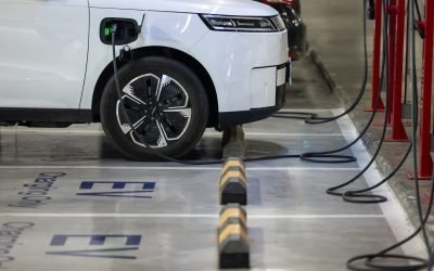 Parcarea gratuită pentru electrice și hibride, pe cale să dispară în București Primarul General al Bucureștiului, Ciprian Ciucu, intenționează să elimine parcarea gratuită pentru mașinile electrice și hibride