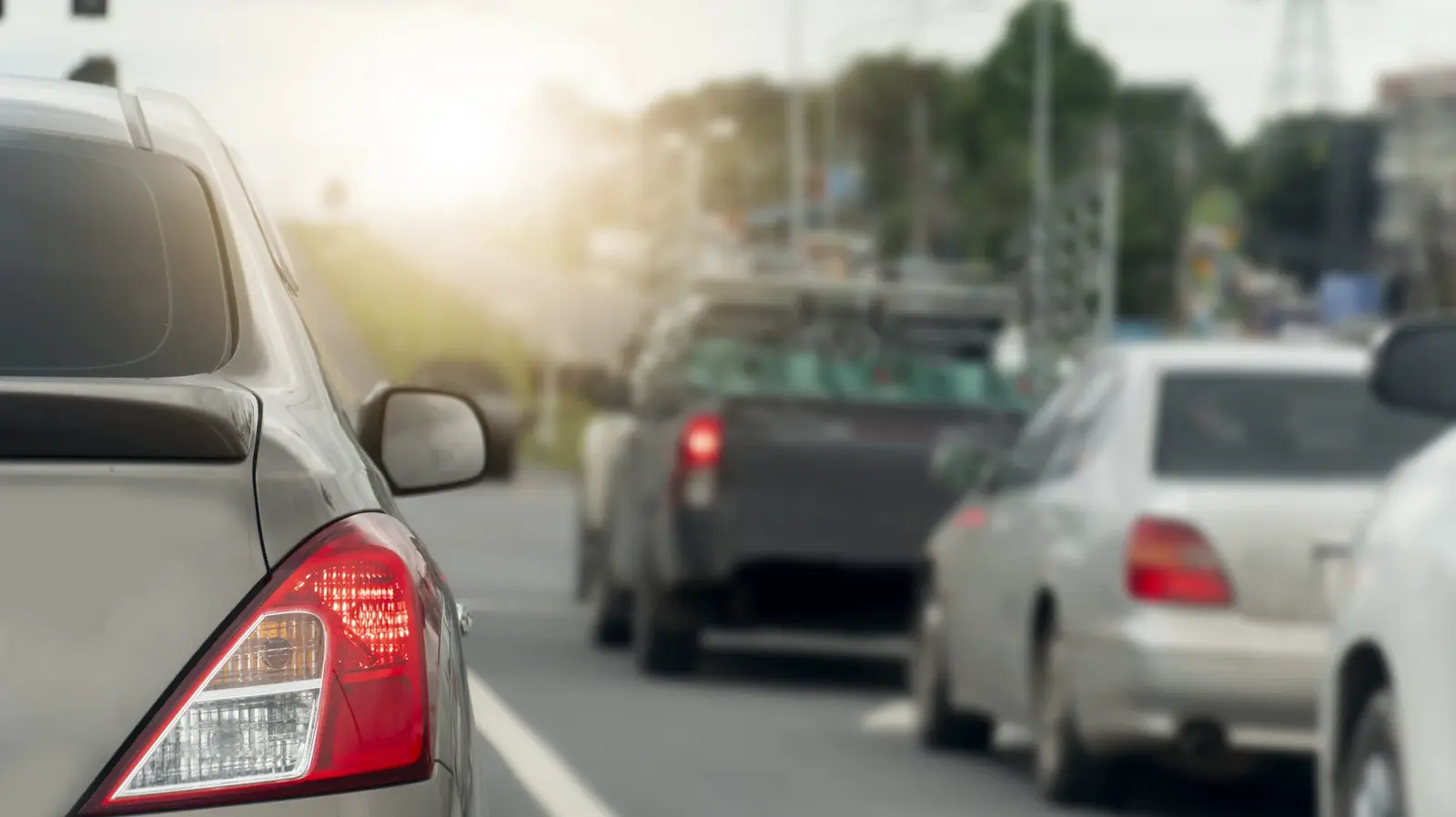 Motorina, un combustibil tot mai scump? Noile reglementări europene ar putea majora costurile pentru șoferii de diesel Noile reglementări europene privind emisiile poluante, coroborate cu schimbările din piața auto, amenință să scumpească semnificativ motorina în următorii ani