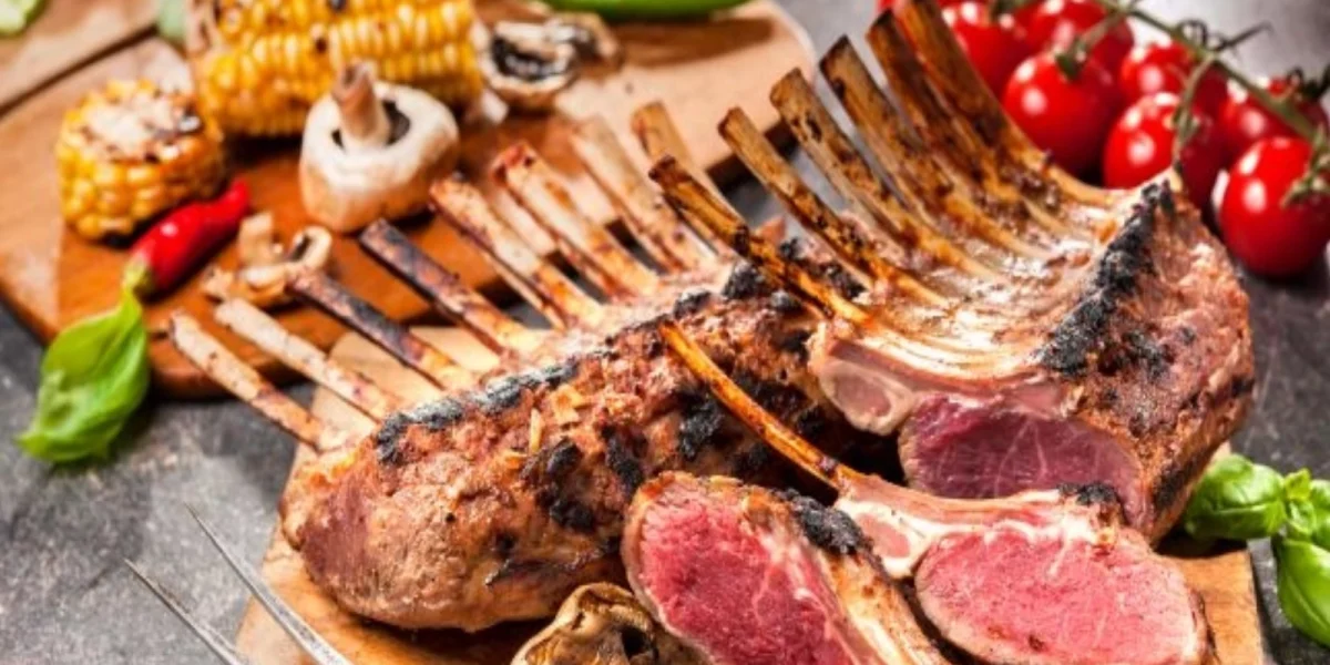 Carnea de miel pierde teren în fața alternativei mai ușoare: iedul devine noua vedetă de Paște În prag de Paște, pe fondul scumpirilor și al schimbărilor în preferințele de consum, se conturează o nouă tendință pe mesele românilor