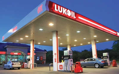LUKOIL România așteaptă în continuare clarificări privind sancțiunile SUA Sancțiunile impuse de Statele Unite ale Americii (SUA) asupra gigantului petrolier rus LUKOIL, care deține active importante în România, au fost amânate din nou, prelungind incertitudinea asupra operațiunilor companiei în țara noastră