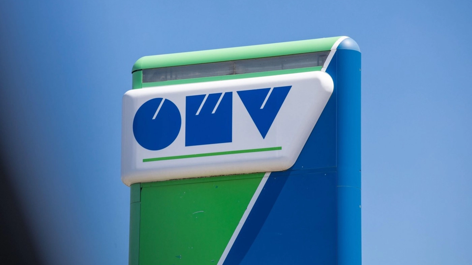 Directorul OMV avertizează: Austria riscă o criză de combustibil și cere consumatorilor să reducă consumul Alfred Stern, directorul general al OMV, a abordat în presa austriacă discuțiile legate de criza petrolului și creșterea prețurilor la combustibili