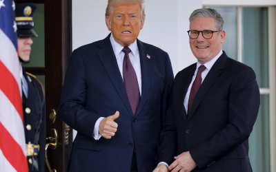 Trump și Starmer discută despre criza din Strâmtoarea Ormuz, pe fondul tensiunilor cu Iranul Președintele american Donald Trump și premierul britanic Keir Starmer au purtat o discuție telefonică duminică seară, axată pe criza din Strâmtoarea Ormuz