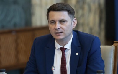 Abrudean: Amendamentele la buget trebuie discutate în coaliție, PSD riscă un semnal negativ Președintele Senatului, Mircea Abrudean (PNL), a subliniat luni, că orice modificare a bugetului de stat ar trebui mai întâi discutată în cadrul coaliției de guvernare, conform protocolului existent