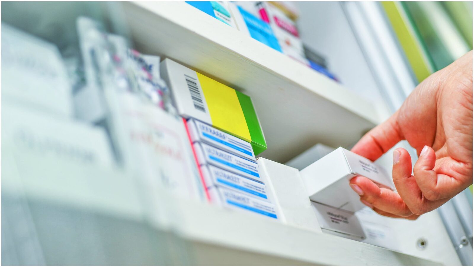Guvernul a actualizat lista medicamentelor compensate: 33 de tratamente noi și extinderea indicațiilor terapeutice pentru alte 19 Guvernul a aprobat o actualizare importantă a listei medicamentelor gratuite și compensate, introducând 33 de tratamente noi
