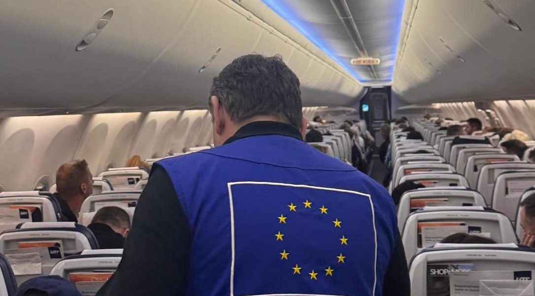 România a repatriat 96 de cetățeni dintr-o zonă de conflict din Orientul Mijlociu Ministerul Afacerilor Externe (MAE) a anunțat că România a repatriat 96 de cetățeni români pe 13 martie, printr-un zbor special organizat cu sprijinul Mecanismului de Protecție Civilă al Uniunii Europene (rescEU)