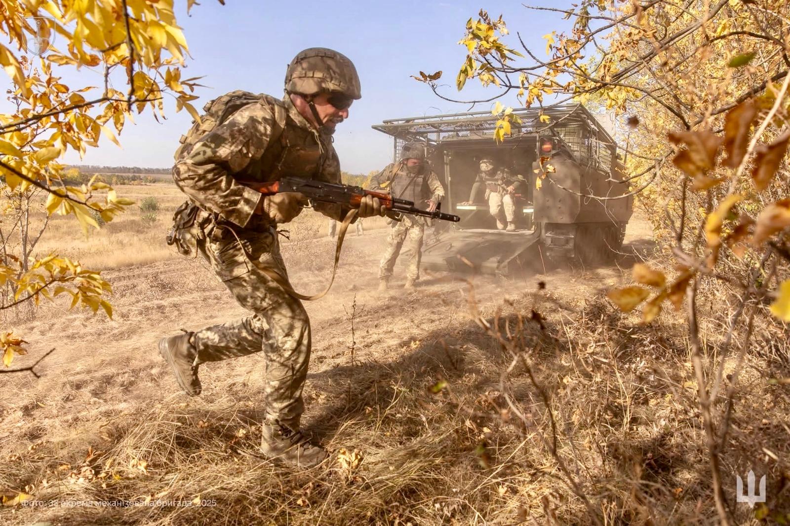 Ucraina amână negocierile cu Rusia din cauza conflictului din Orientul Mijlociu Ucraina a discutat cu Statele Unite ale Americii despre posibilitatea amânării unei noi runde de discuții trilaterale cu Rusia