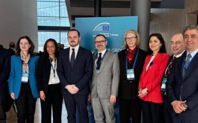 Ministrul Sănătății discută la Luxemburg despre fonduri europene pentru infrastructura medicală Ministrul Sănătății, Alexandru Rogobete, a avut o întâlnire la Luxemburg cu vicepreședintele Băncii Europene de Investiții (BEI), Ioannis Tsakiris, pentru a discuta despre finanțarea unor proiecte medicale importante în România