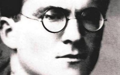 Mircea Eliade, savantul român recunoscut pe plan mondial pentru contribuțiile sale în domeniul istoriei religiilor, a fost inițial un adolescent cu dificultăți școlare
