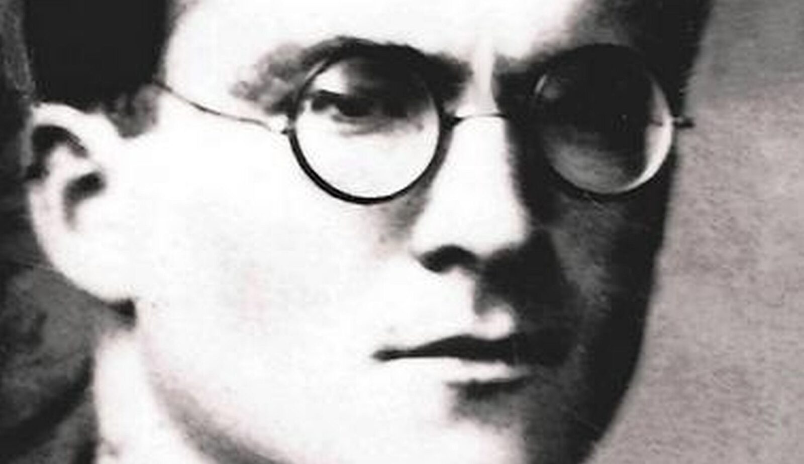 Mircea Eliade, savantul român recunoscut pe plan mondial pentru contribuțiile sale în domeniul istoriei religiilor, a fost inițial un adolescent cu dificultăți școlare