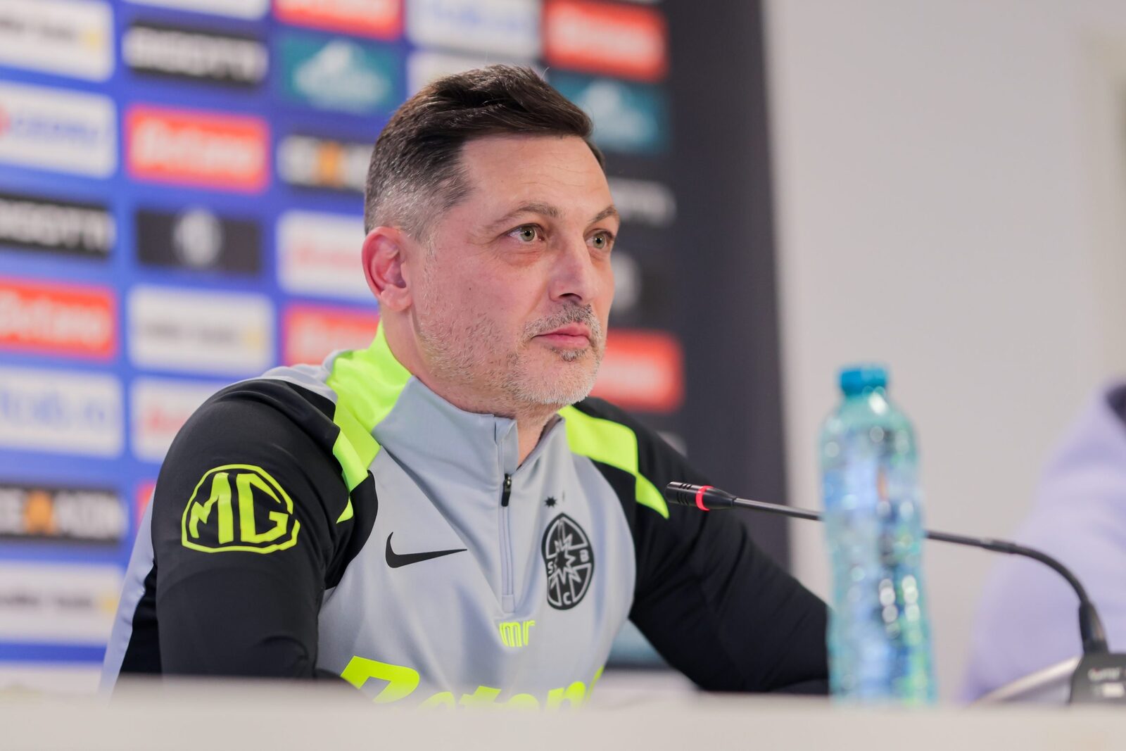 Apropiații lui Rădoi: Nu pleacă de la FCSB în vară