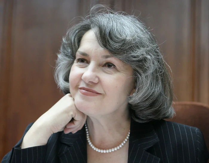 Mona Muscă, o figură marcantă a politicii românești post-decembriste, trăiește o viață discretă, departe de ochii publicului, după ce a ales să se retragă definitiv din viața publică în urmă cu aproape două decenii