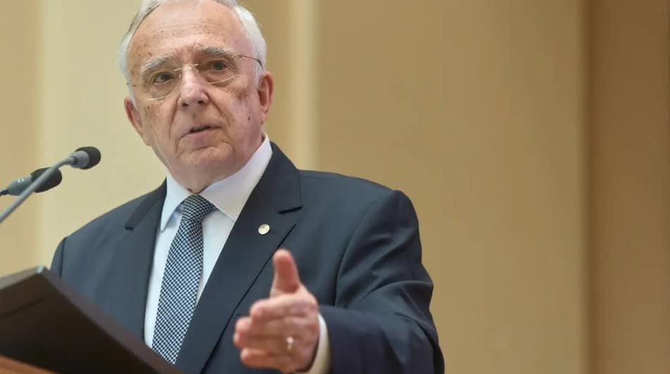 Isărescu: Conflictul din Orientul Mijlociu și impactul asupra economiei românești București – Mugur Isărescu, guvernatorul Băncii Naționale a României (BNR), a subliniat luni, în cadrul unei conferințe, riscurile economice generate de conflictul din Orientul Mijlociu