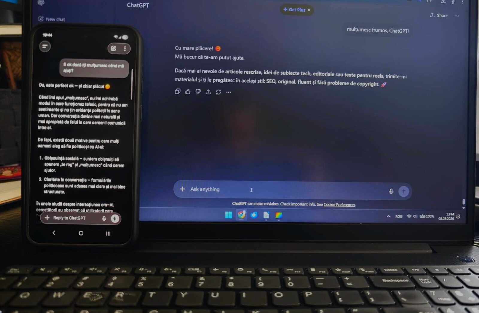 Politețea chiar face diferența? Cum influențează modul în care ne adresăm inteligenței artificiale Un studiu recent aruncă o lumină nouă asupra interacțiunii dintre oameni și inteligența artificială (AI), sugerând că maniera în care formulăm întrebările poate impacta calitatea răspunsurilor generate de aceste sisteme