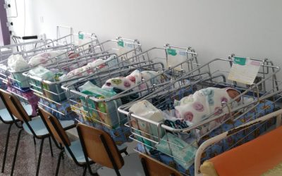 Substanțe chimice din plastic, legate de milioane de nașteri premature la nivel global Un studiu recent, publicat în revista eClinicalMedicine, sugerează o legătură între expunerea la două substanțe chimice utilizate în producția de plastic și un număr semnificativ de nașteri premature și decese neonatale la nivel mondial