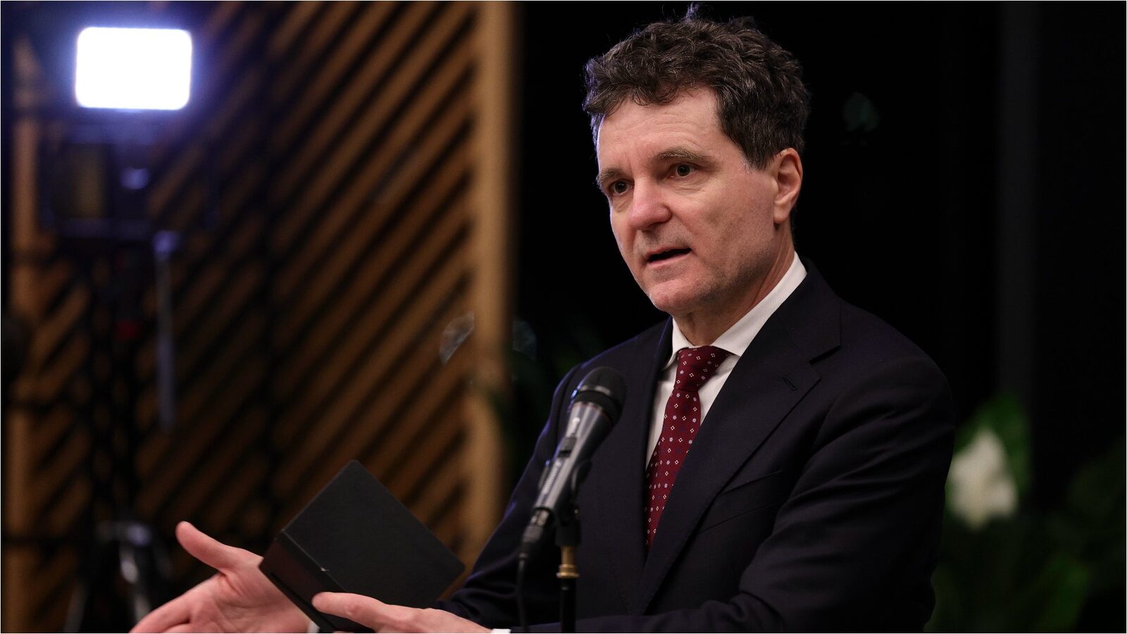 Reacție de la București după tensiunile din Orientul Mijlociu Președintele României, Nicușor Dan, a transmis o declarație oficială în urma atacurilor recente din Orientul Mijlociu, asigurând că România nu se află sub nicio amenințare directă