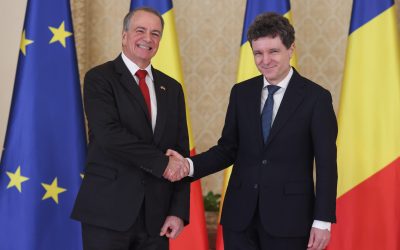 Noul ambasador american a fost acreditat la București Ambasadorul Statelor Unite la București, Darryl Nirenberg, și-a prezentat marți scrisorile de acreditare președintelui Klaus Iohannis, marcând astfel începutul oficial al mandatului său în România