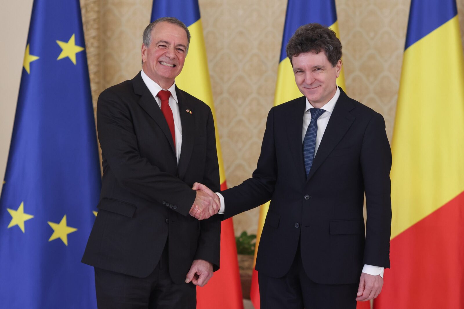 Noul ambasador american a fost acreditat la București Ambasadorul Statelor Unite la București, Darryl Nirenberg, și-a prezentat marți scrisorile de acreditare președintelui Klaus Iohannis, marcând astfel începutul oficial al mandatului său în România