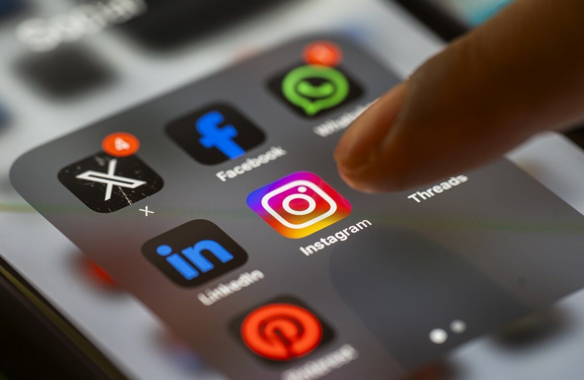Instagram renunță la criptarea end-to-end pentru mesaje Platforma de socializare Instagram va elimina criptarea end-to-end (E2EE) pentru mesajele private, o mișcare care ridică semne de întrebare asupra confidențialității utilizatorilor