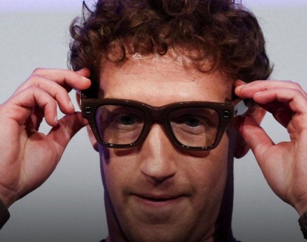 Scandalul ochelarilor inteligenți: Angajați din Kenya ar fi analizat videoclipurile personale ale utilizatorilor Meta Un nou scandal zguduie compania Meta, după ce două ziare suedeze au dezvăluit că angajați ai unei companii subcontractoare din Kenya ar fi analizat videoclipuri înregistrate cu ochelarii inteligenți produși de Meta